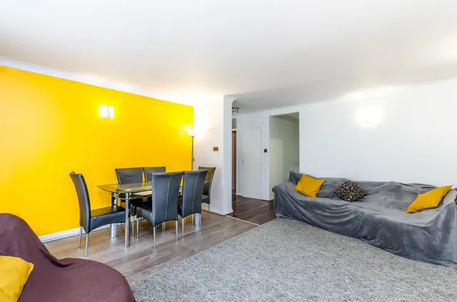 Photo 2 — 8 St Cuthberts Gardens, Pinner