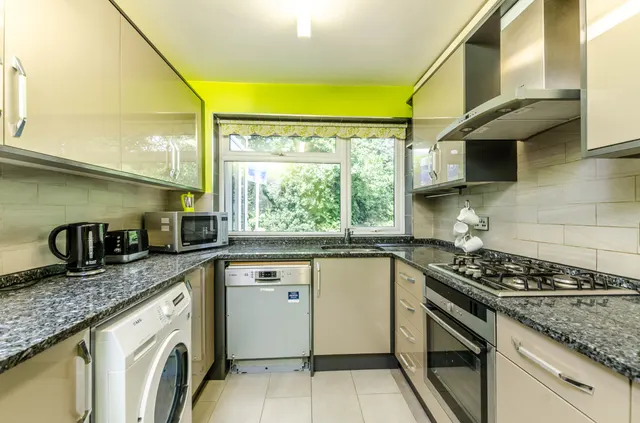 Photo 3 — 8 St Cuthberts Gardens, Pinner