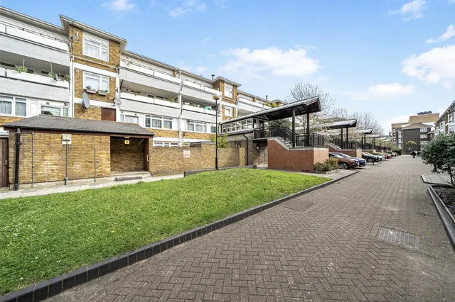 Flaxman Road, SE5, photo 1