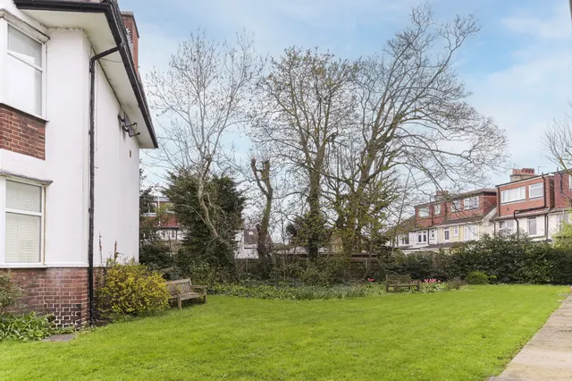 Photo 3 — SHERWOOD HALL EAST END ROAD EAST FINCHLEY N2 0TA