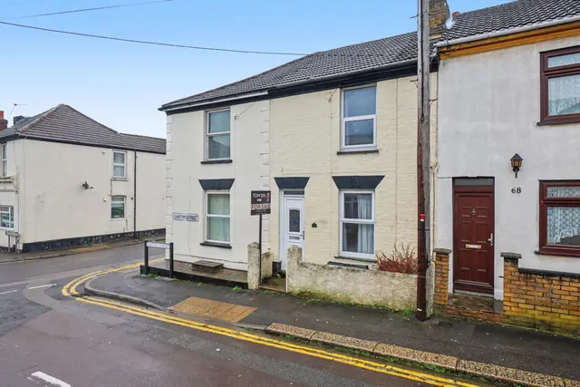 2 bedroom house — Saxton Street, Gillingham, ME7 5EQ