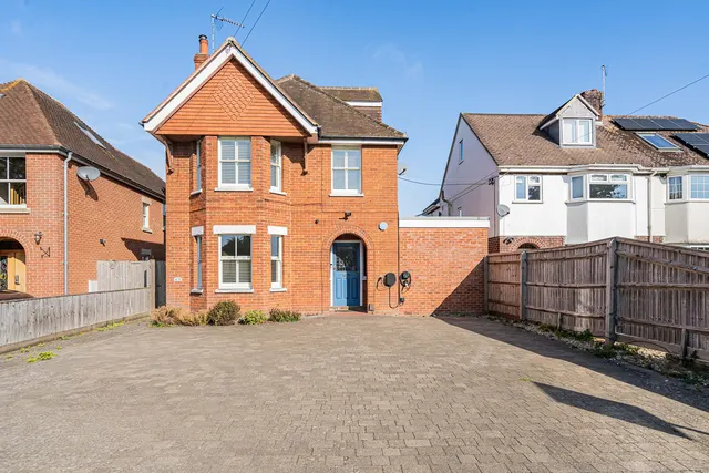 Charlton Road, Wantage, photo 1