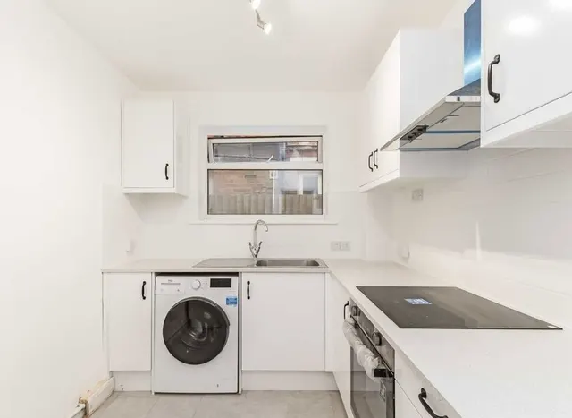 Amity Grove, West Wimbledon, SW20, photo 1