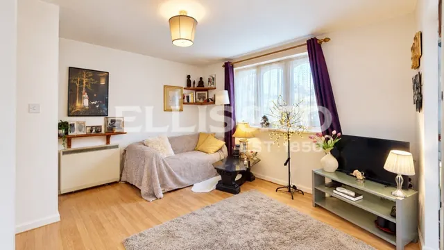 Chartwell Close, Greenford, UB6, photo 2