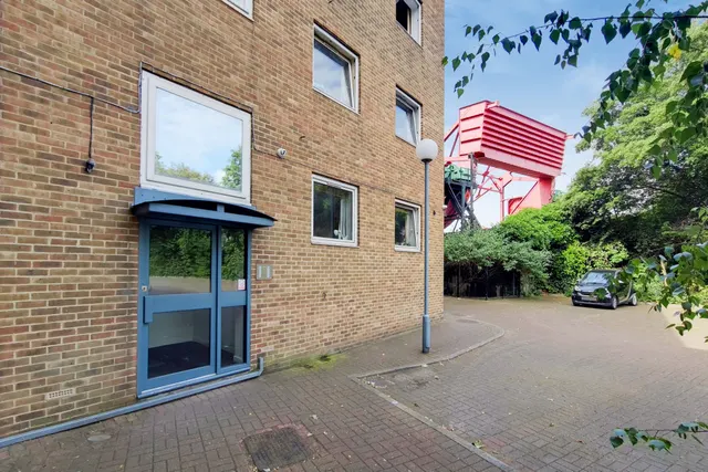 Photo 2 — 1 Lock Keepers Heights, 117 Brunswick Quay, London