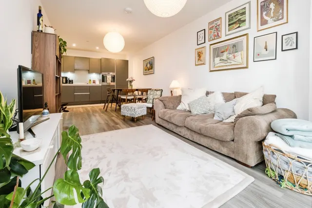 Upton Gardens, Upton Park, E13, photo 1