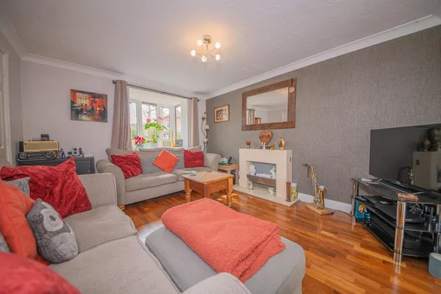 Photo 3 — Newmarket Close, Horton Heath, Eastleigh, SO50 7LJ