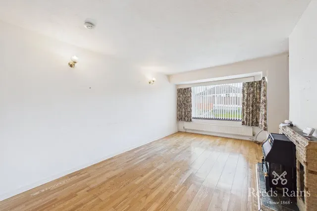 Photo 2 — Hall Park Avenue, Crofton, West Yorkshire, WF4