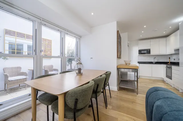 Photo 2 — Mount Park Crescent, Ealing, W5