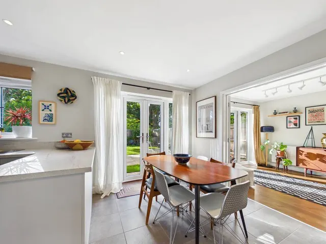 St. Andrews Close, Alresford, CO7, photo 3