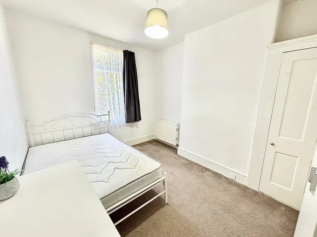 Photo 2 — Clements Road, East Ham, E6