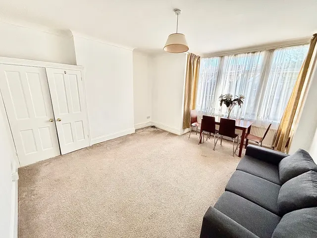 Clements Road, East Ham, E6, photo 1