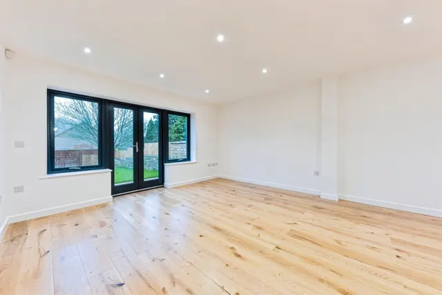 The Hall Farmyard, Harrowby, NG31, photo 3