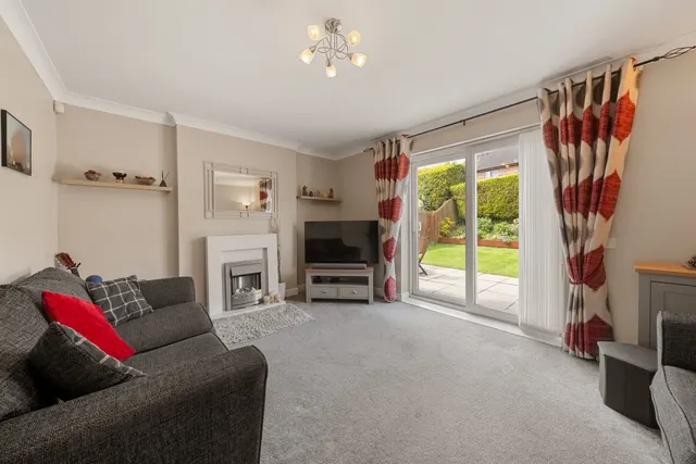 Photo 2 — 32 Oxley Road, HD2 1NX