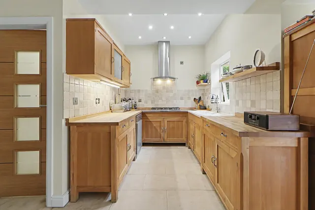 Hassall Road, Alsager, photo 3