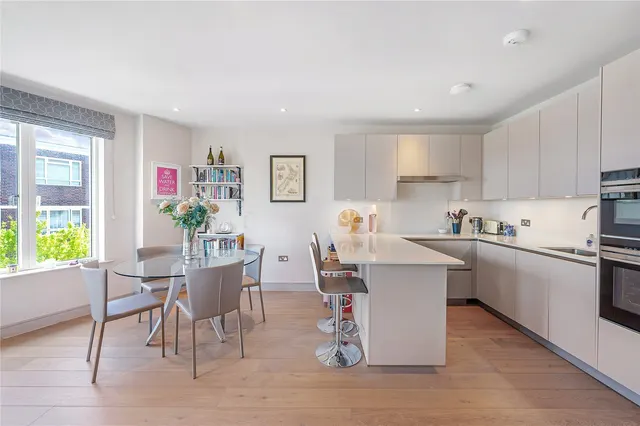 Photo 3 — Woodlands Way, Putney, London, SW15