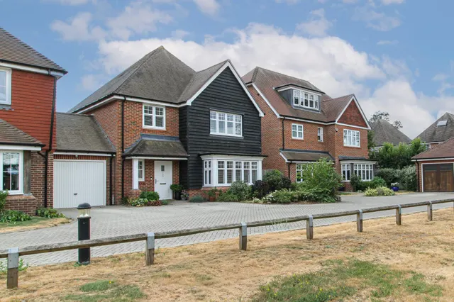 Emerald Avenue, Fleet, GU51 5DG, photo 1