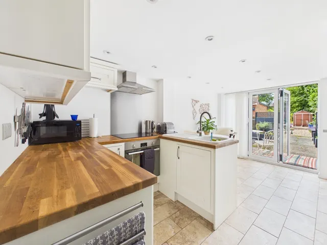 The Hill, Winchmore Hill, photo 3