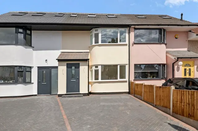 Gonville Crescent, Northolt, photo 1