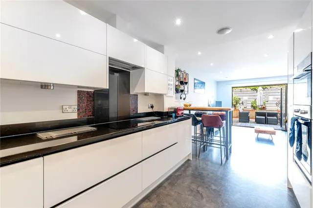 Photo 3 — Fallow Place, Teddington, TW11 8GW