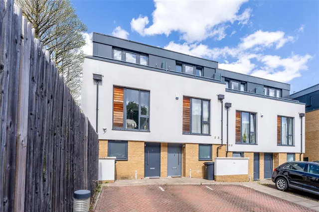 Fallow Place, Teddington, TW11 8GW, photo 1
