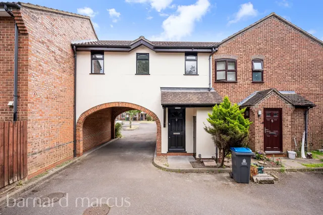 flat — Springfield Place, NEW MALDEN