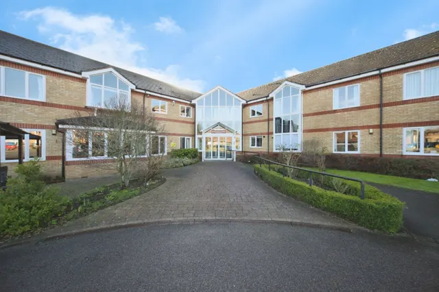 Hancock Drive, Luton, photo 1