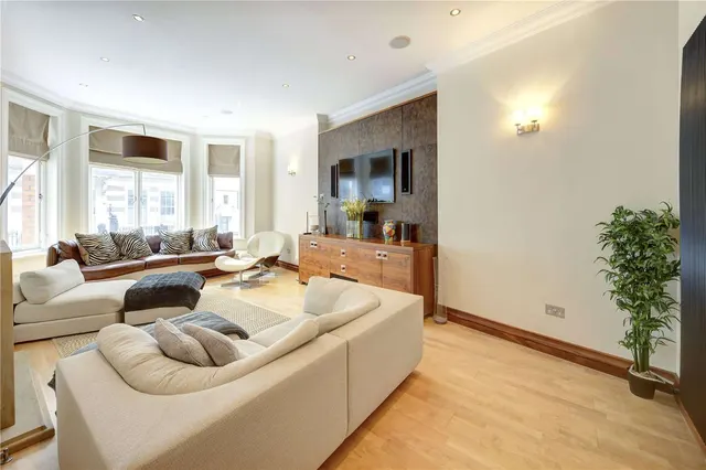 Photo 2 — Cadogan Court, Draycott Avenue, London, SW3 3BX