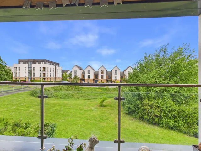 Russell Avenue, Locking Parklands, BS24, photo 2