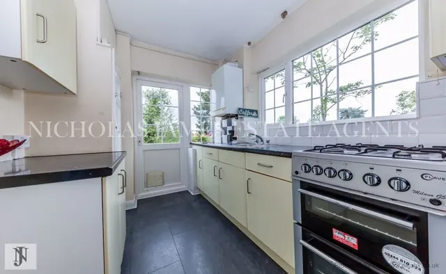 Grosvenor Court, Southgate, N14, photo 3