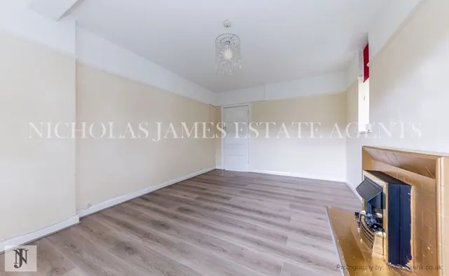 Grosvenor Court, Southgate, N14, photo 2