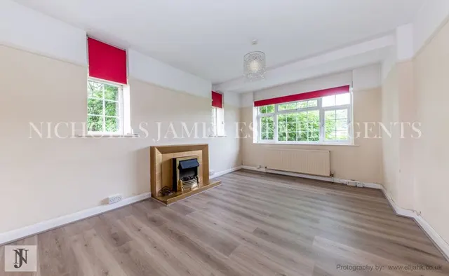 Grosvenor Court, Southgate, N14, photo 1