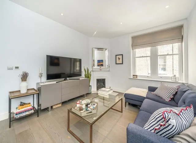 Photo 2 — Prince Of Wales Drive, Battersea, SW11