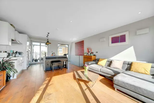 Photo 3 — Fairholme Road, London, W14