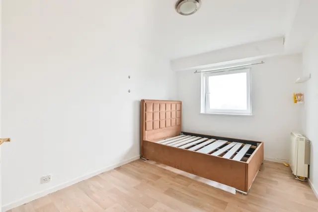 Photo 2 — 38 Hazlewood Tower, Golborne Gardens, London