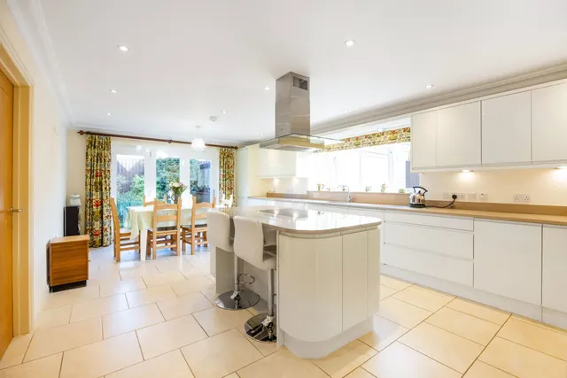 Charlton Gardens, Cheltenham, GL53, photo 3