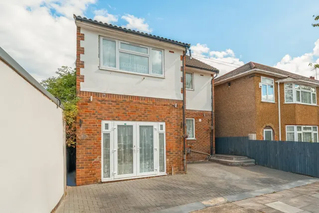 Photo 2 — Mount Avenue , Southall