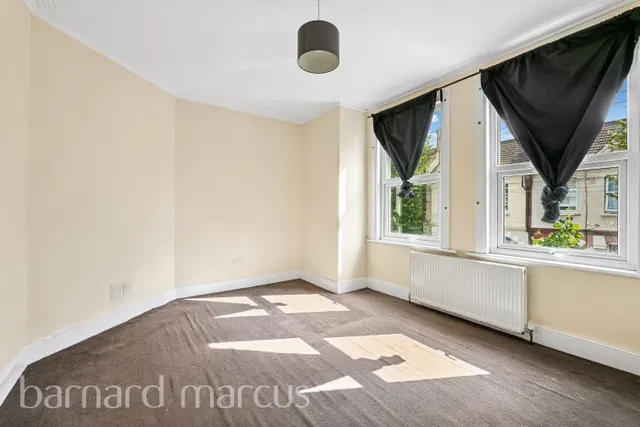 Photo 2 — Salterford Road, LONDON