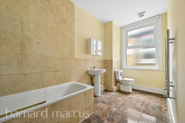 Photo 3 — Salterford Road, LONDON