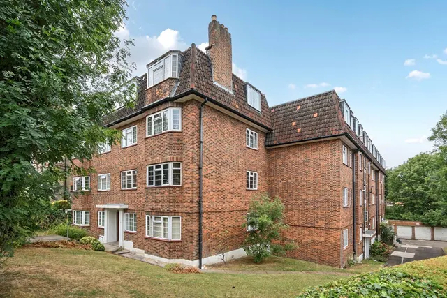 2 bedroom flat — Victoria Crescent, Crystal Palace, London, SE19