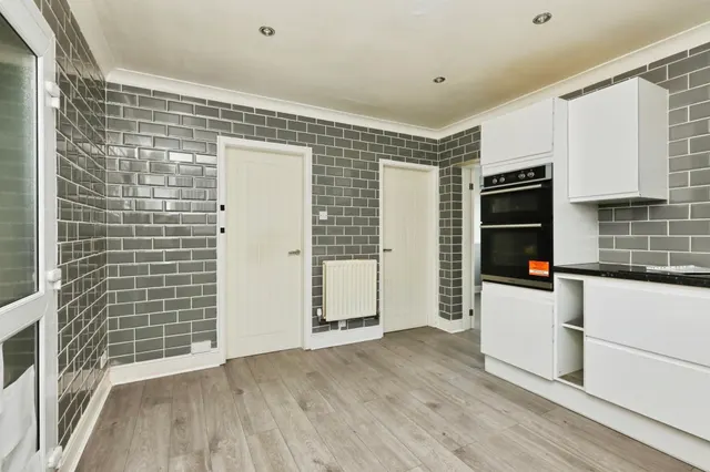 King Street, Creswell, S80, photo 3