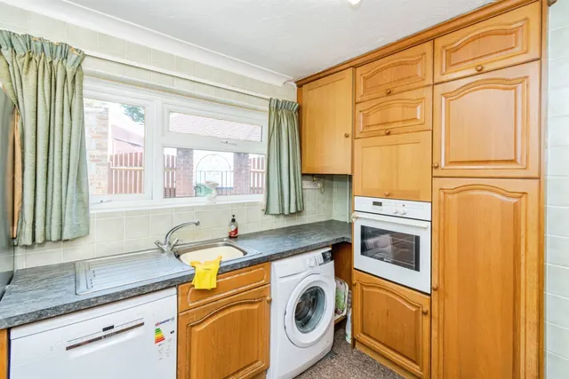 Photo 3 — Norham Close, Southampton