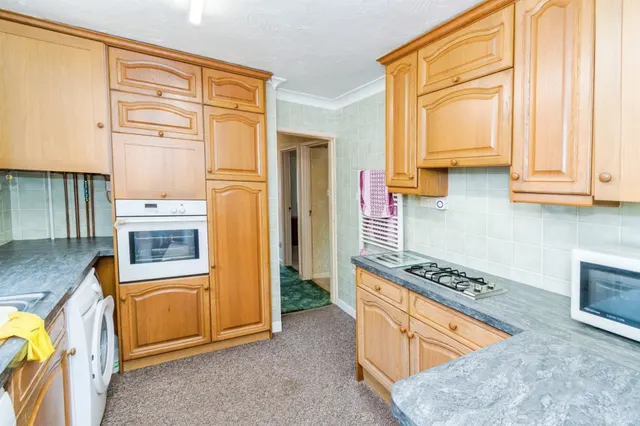 Photo 2 — Norham Close, Southampton