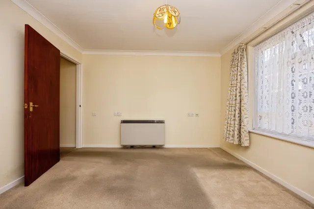 Worplesdon Road, Guildford, GU2, photo 3