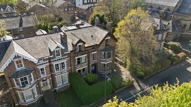 7 bedroom house — Linnet Lane, Sefton Park