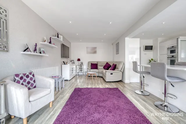 Photo 3 — Windsor Avenue, Grays, RM16 2TT