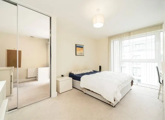 Photo 3 — Glenthorne Road, Hammersmith, W6