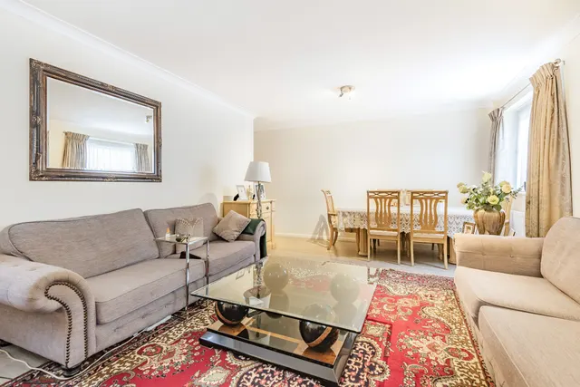 Photo 3 — 16 Hillcrest Road, Ealing