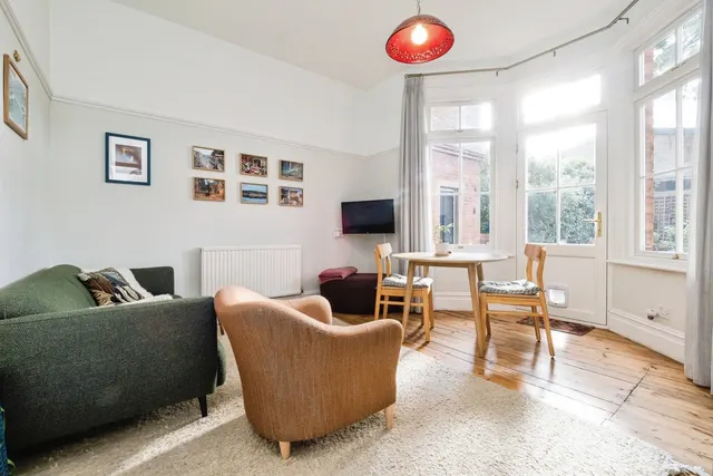 Photo 2 — Glengall Road, WOODFORD GREEN, Essex, IG8