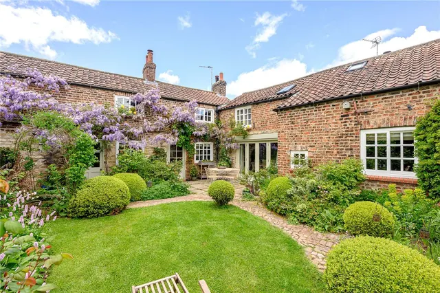 High Street, Thornton Le Clay, YO60, photo 1